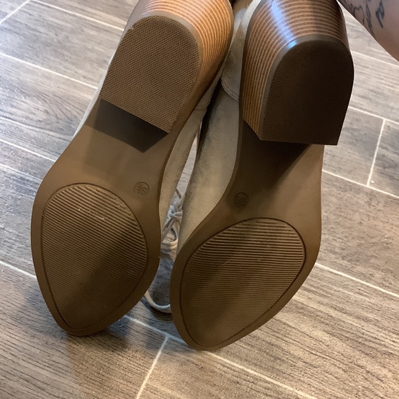 JustFab cream pointed heel boot 9.5 - Picture 4 of 5